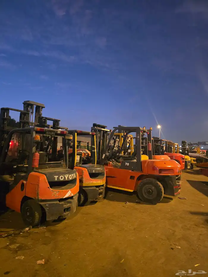 فوركلفت للايجار رافعة شوكية رافعات للايجار اليومي والشهري 25