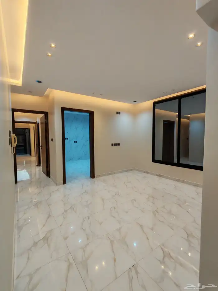 للبيع دور ارضي 6 غرف بحوش مدخل سياره شمال الخميس 14