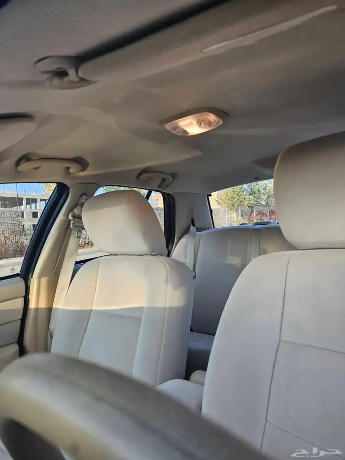 فورد فكتوريا ماشي 80 ألف لون سمني 2011 16