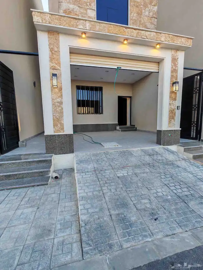 للبيع دور ارضي 6 غرف بحوش مدخل مستقل مقابل نادي ضمك 1