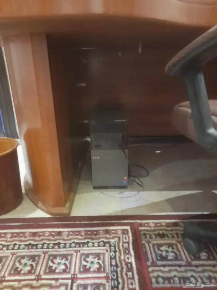 مكتبين مع دواليب مع كراسي ملكي للبيع 0