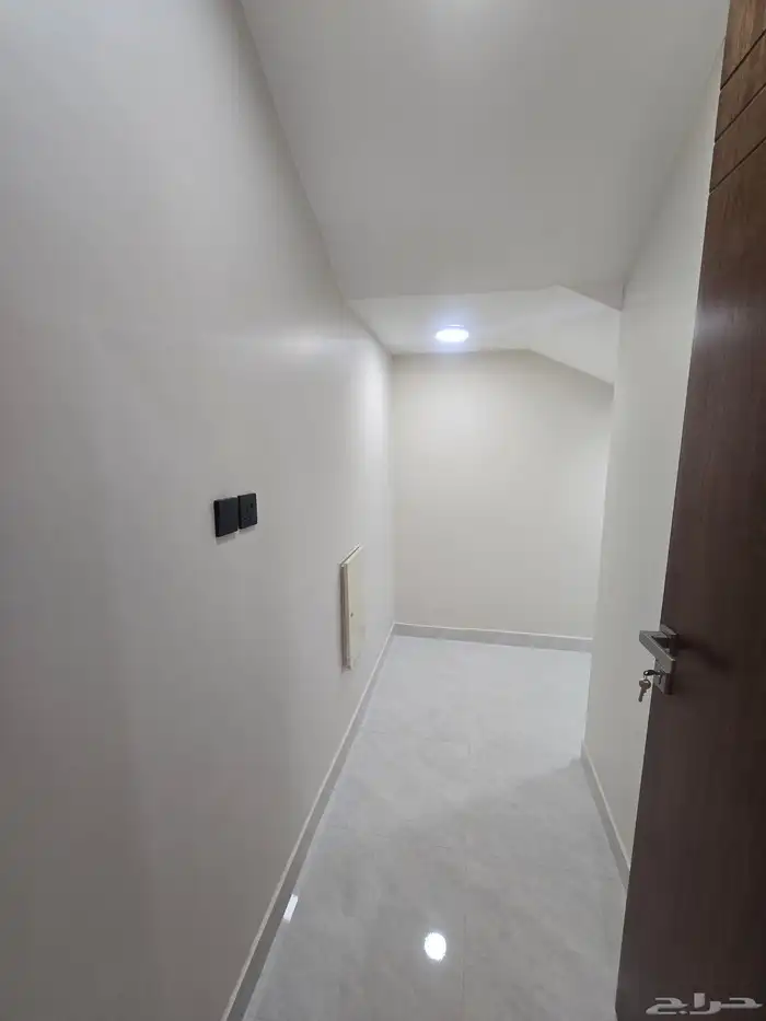 للبيع فيلا دورين وملحق كامل خدمات 7 غرف نوم 9