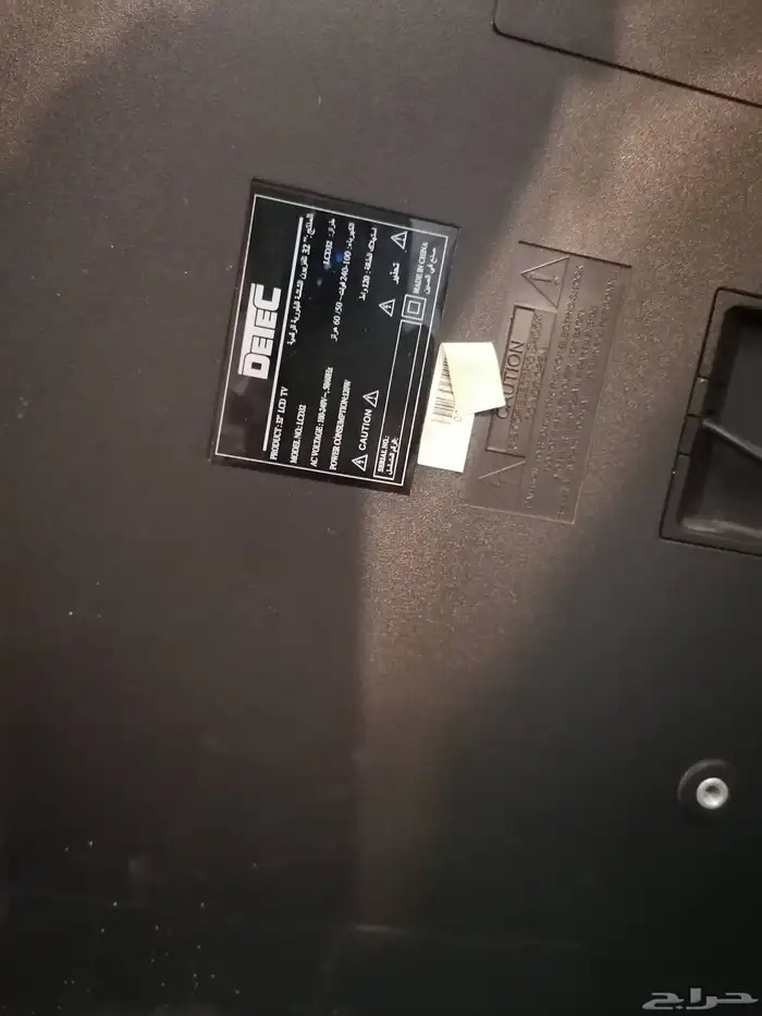 غرفة نوم وشاشة تلفزيون وجهاز جري ومكنسة ومكةاة 1