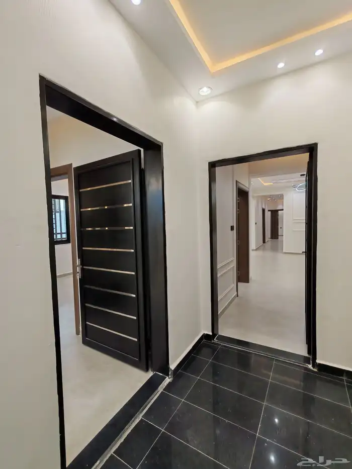 للبيع بأبها شقق تمليك علوي ب 500 الف بسطح خاص ومصعد شغال 4