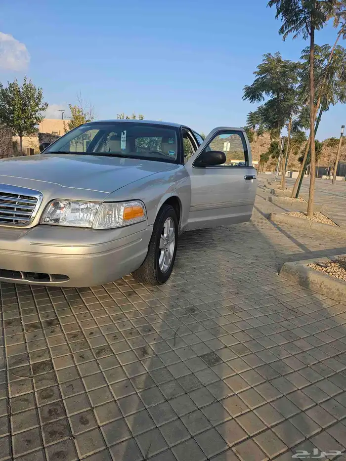 فورد فكتوريا ماشي 80 ألف لون سمني 2011 0