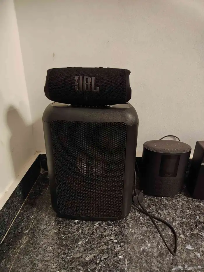 عدد خمس سماعات متنوعة للبيع 2