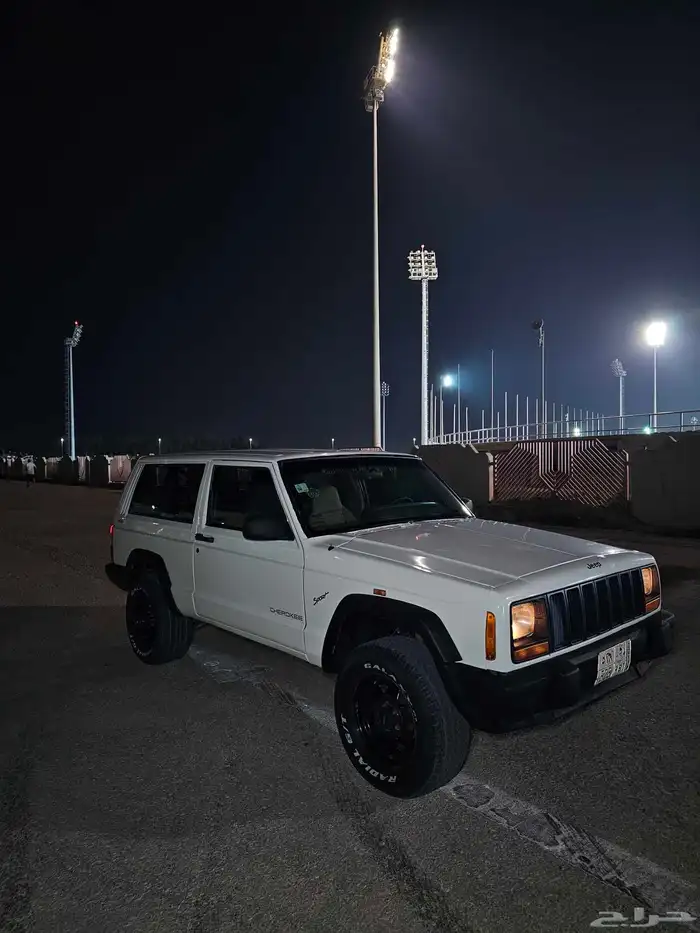 للبيع جيب شروكي 2000 قير عادي 3