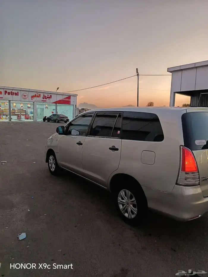 انوفا للبيع موديل 2010 1