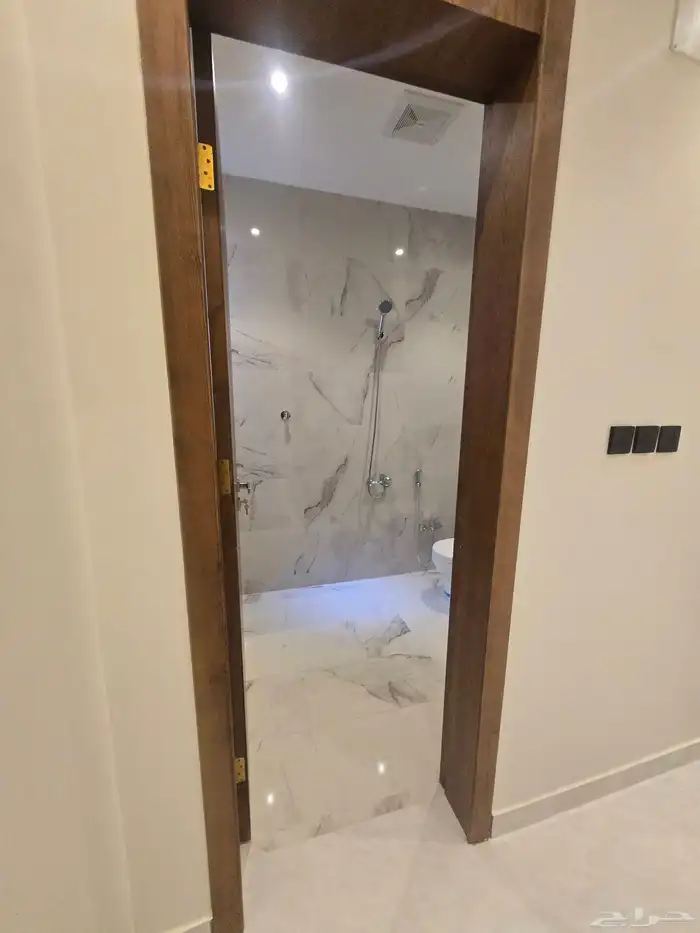 للبيع فيلا دورين وملحق كامل خدمات 7 غرف نوم 24