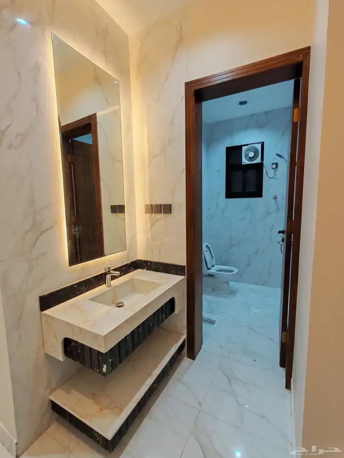 للبيع دور ارضي 6 غرف بحوش مدخل سياره شمال الخميس 13