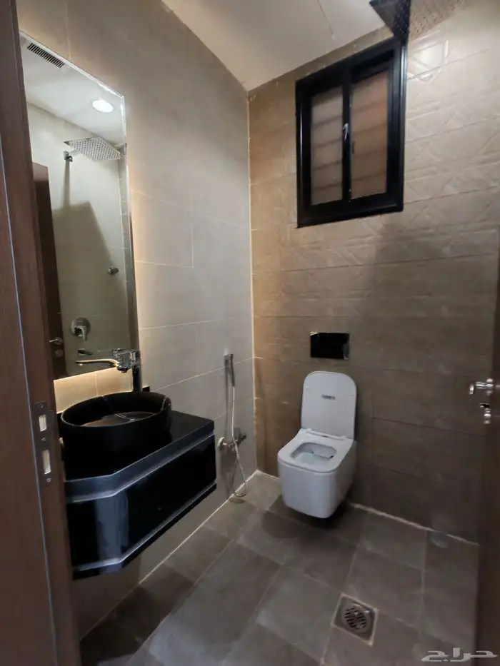 للبيع بأبها شقق تمليك علوي ب 500 الف بسطح خاص ومصعد شغال 23