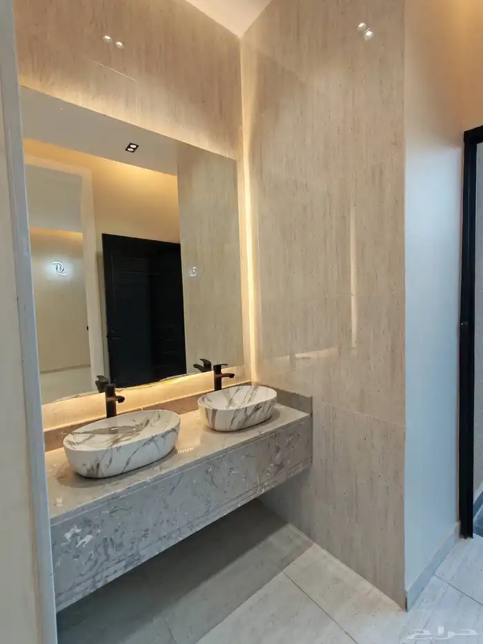 للبيع دور ارضي 6 غرف بحوش مدخل مستقل مقابل نادي ضمك 7