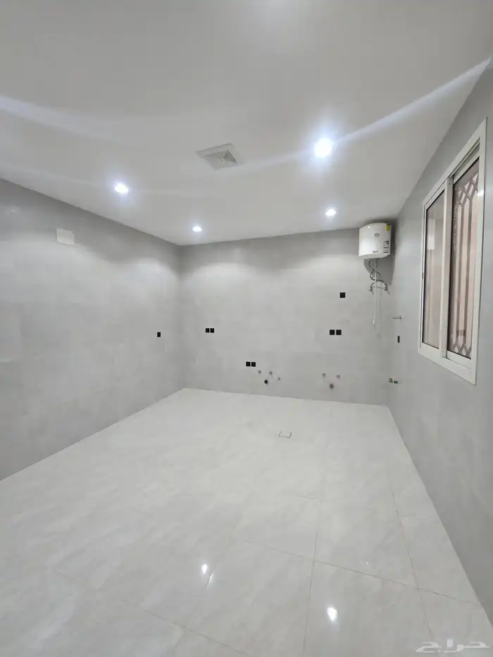 للبيع فيلا دورين وملحق كامل خدمات 7 غرف نوم 13