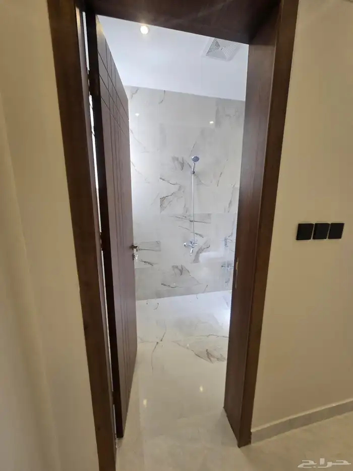 للبيع فيلا دورين وملحق كامل خدمات 7 غرف نوم 32