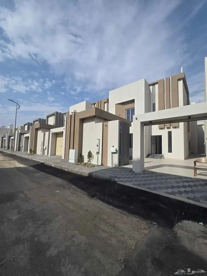 للبيع فيلا دورين وملحق كامل خدمات 7 غرف نوم 35