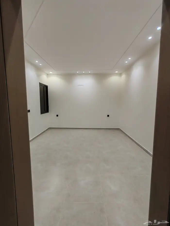 للبيع بأبها شقق تمليك علوي ب 500 الف بسطح خاص ومصعد شغال 20