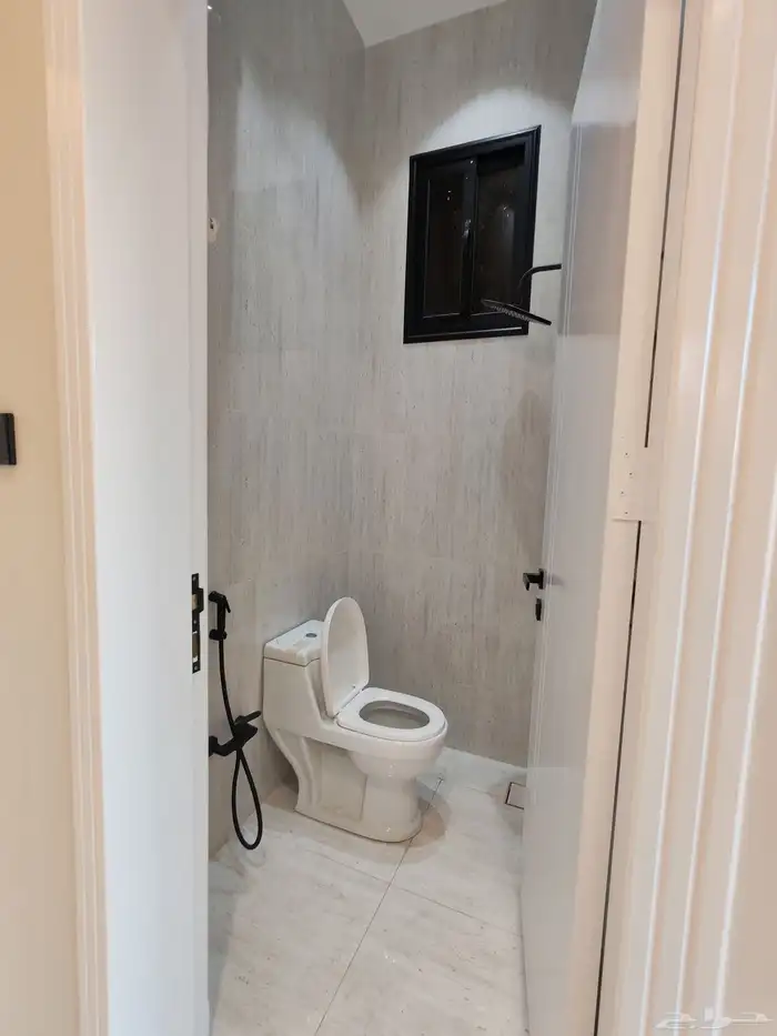 للبيع دور ارضي 6 غرف بحوش مدخل مستقل مقابل نادي ضمك 8