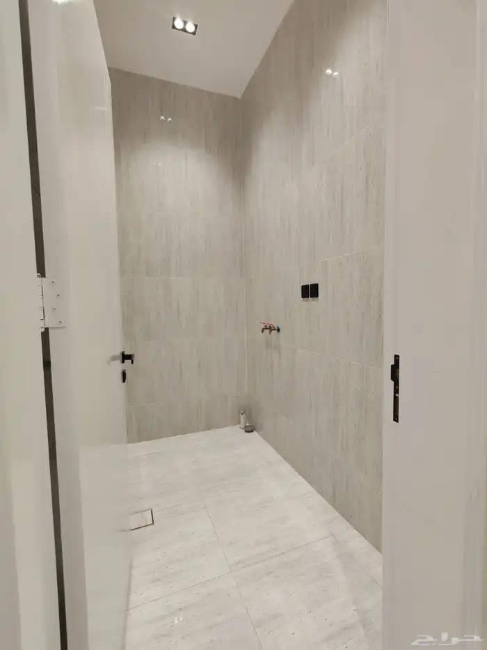 للبيع دور ارضي 6 غرف بحوش مدخل مستقل مقابل نادي ضمك 9