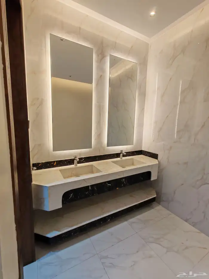 للبيع دور ارضي 6 غرف بحوش مدخل سياره شمال الخميس 7