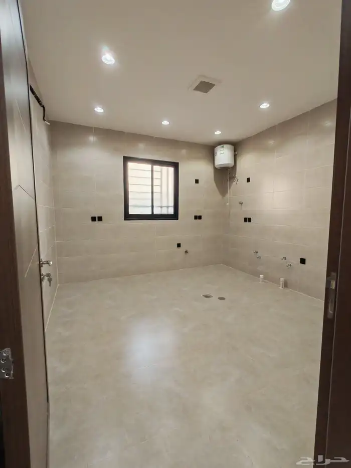 للبيع بأبها شقق تمليك علوي ب 500 الف بسطح خاص ومصعد شغال 12