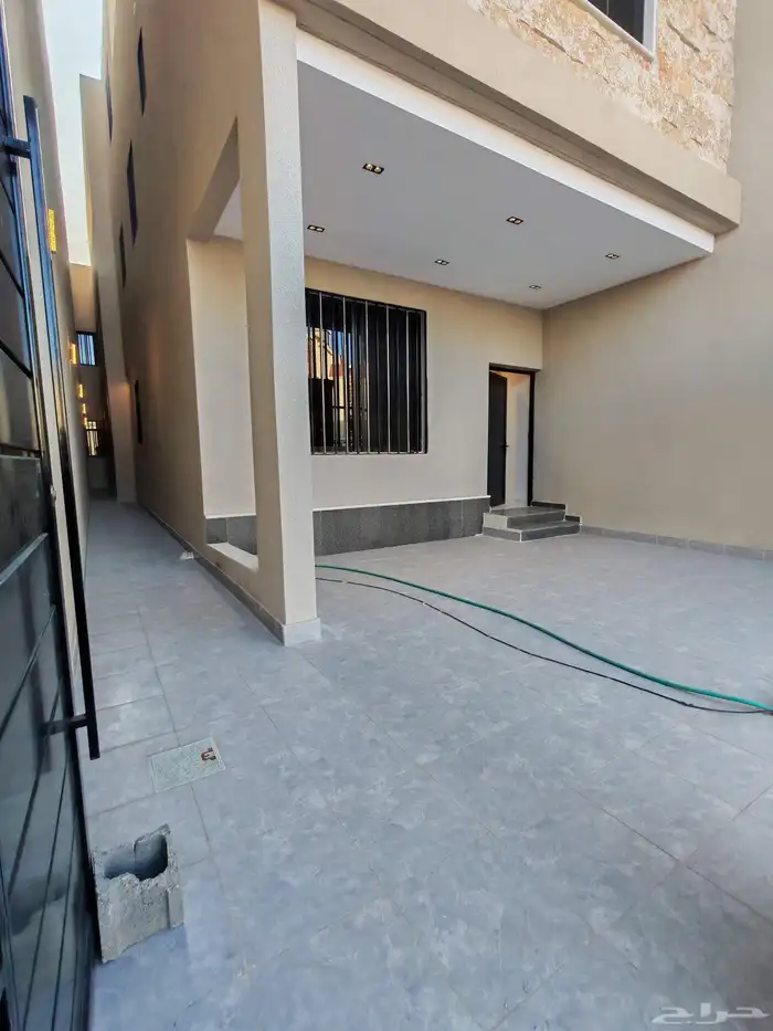 للبيع دور ارضي 6 غرف بحوش مدخل مستقل مقابل نادي ضمك 2