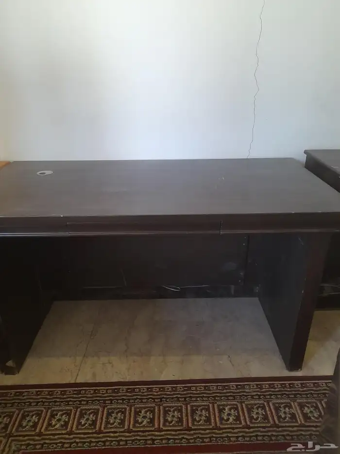 مكتبين مع دواليب مع كراسي ملكي للبيع 6