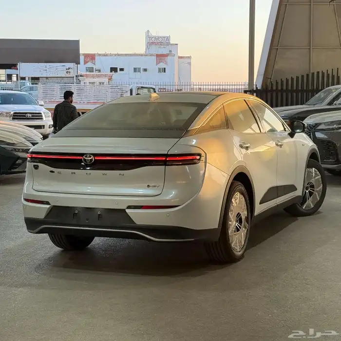 تويوتا كراون بريميوم 2026 1