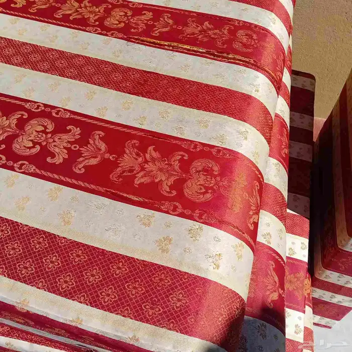 سبه كنبات مع المساند ماشاء الله بس فيه تشقق بسيط 3