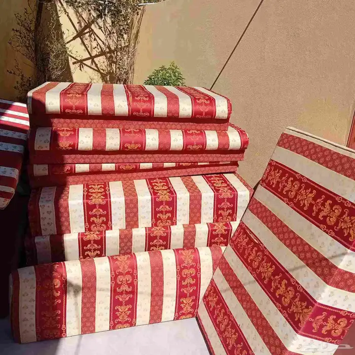 سبه كنبات مع المساند ماشاء الله بس فيه تشقق بسيط 1