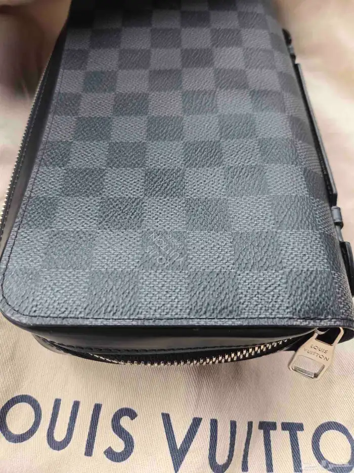 شنطة يدوية رجالية من لوي فيتو LV handbag 1