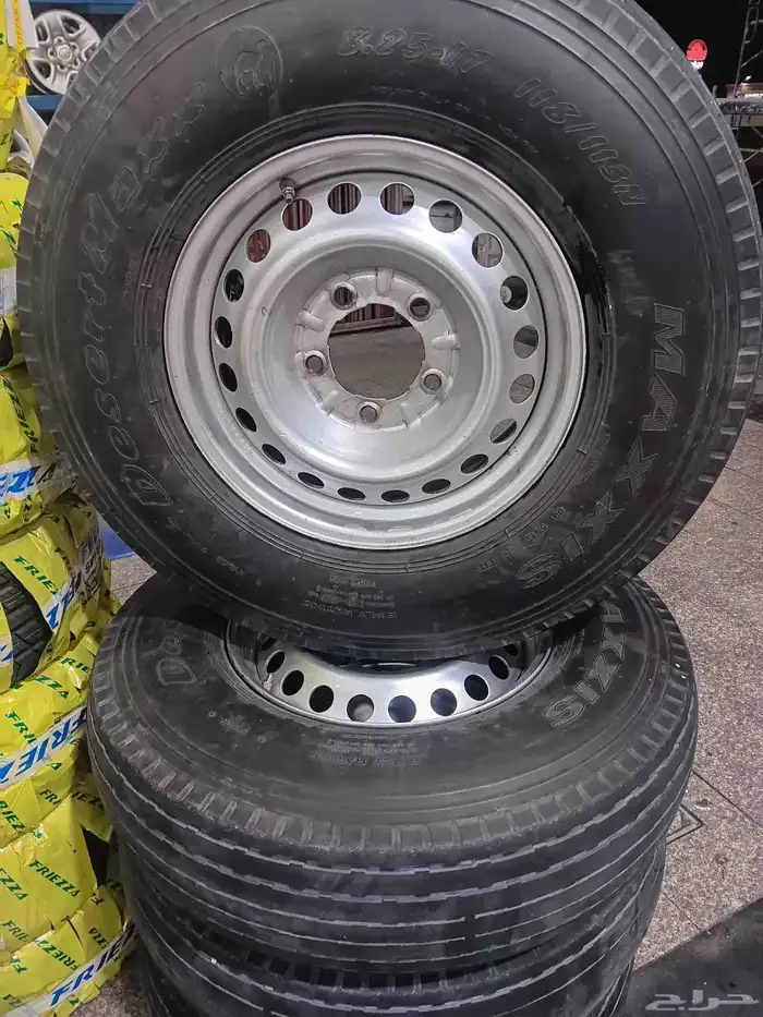 جنوط هلل شبه جديد وكفرات ماكسس 25 8 17 4