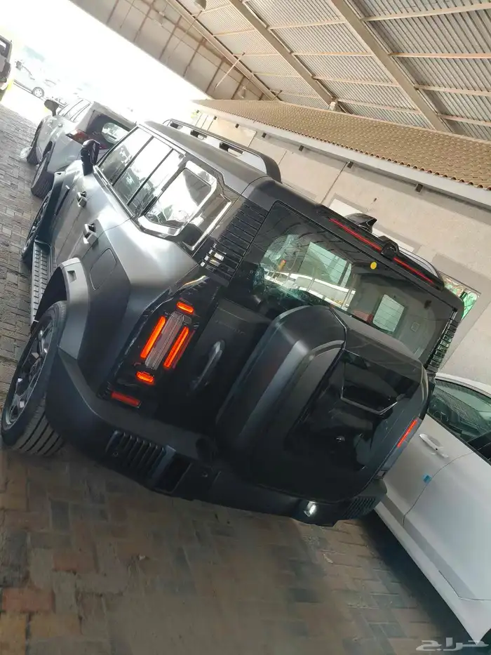 جيتور T2 لاكجري 2026 اسود مطفي اخر حبه في العرض 8