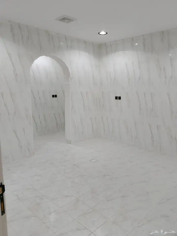 للبيع شقه دوبلكس بالدمام حي 91 بدر جديده 760 الف فقط 6 غرف 5