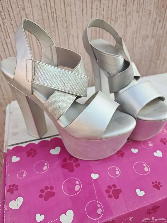 كعب فضي للفساتين الطويلة 1