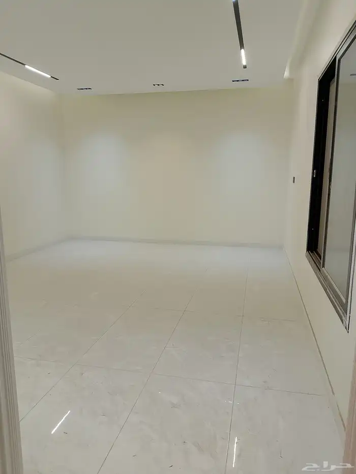 للبيع شقه دوبلكس بالدمام حي 91 بدر جديده 760 الف فقط 6 غرف 4