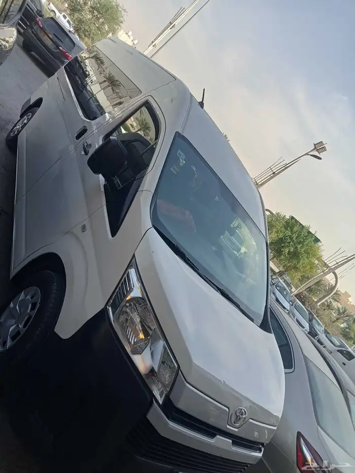 تويوتا باص إيجار مع سواق ركاب موديل 2022 1