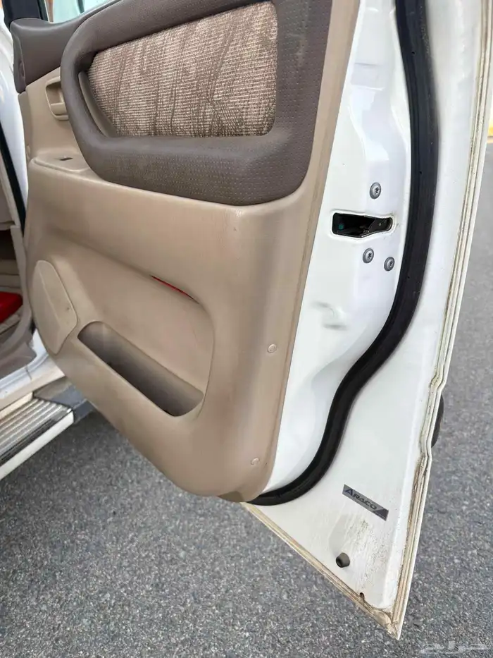 للبيع جكسار مخزن 2001 عداد سعودي 24