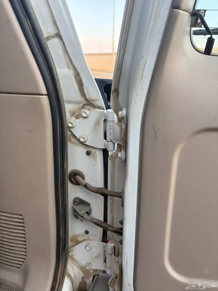 للبيع جكسار مخزن 2001 عداد سعودي 13