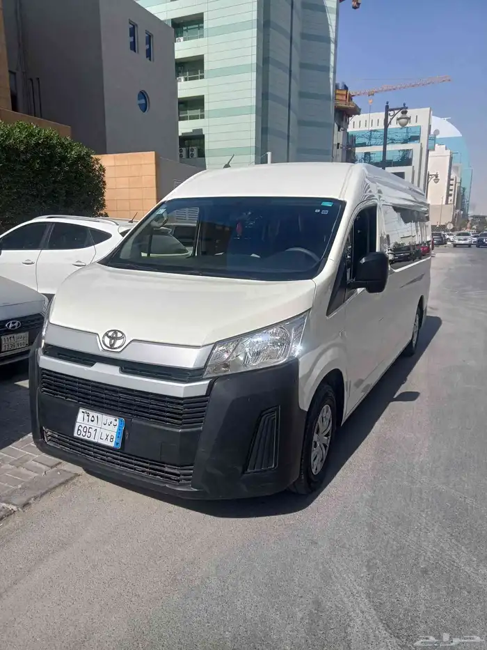 تويوتا باص إيجار مع سواق ركاب موديل 2022 0