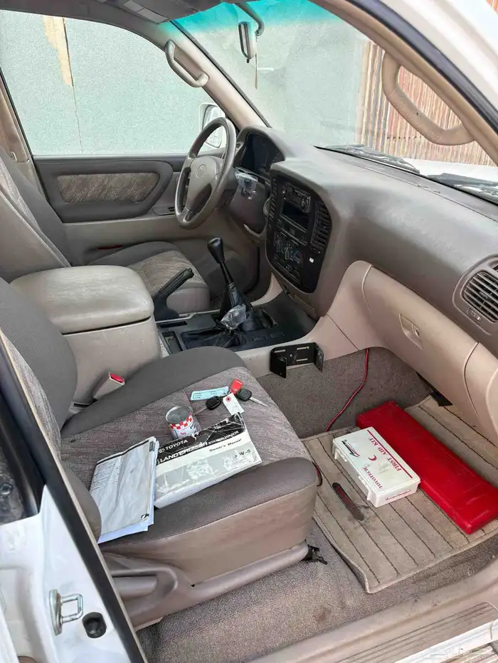 للبيع جكسار مخزن 2001 عداد سعودي 16