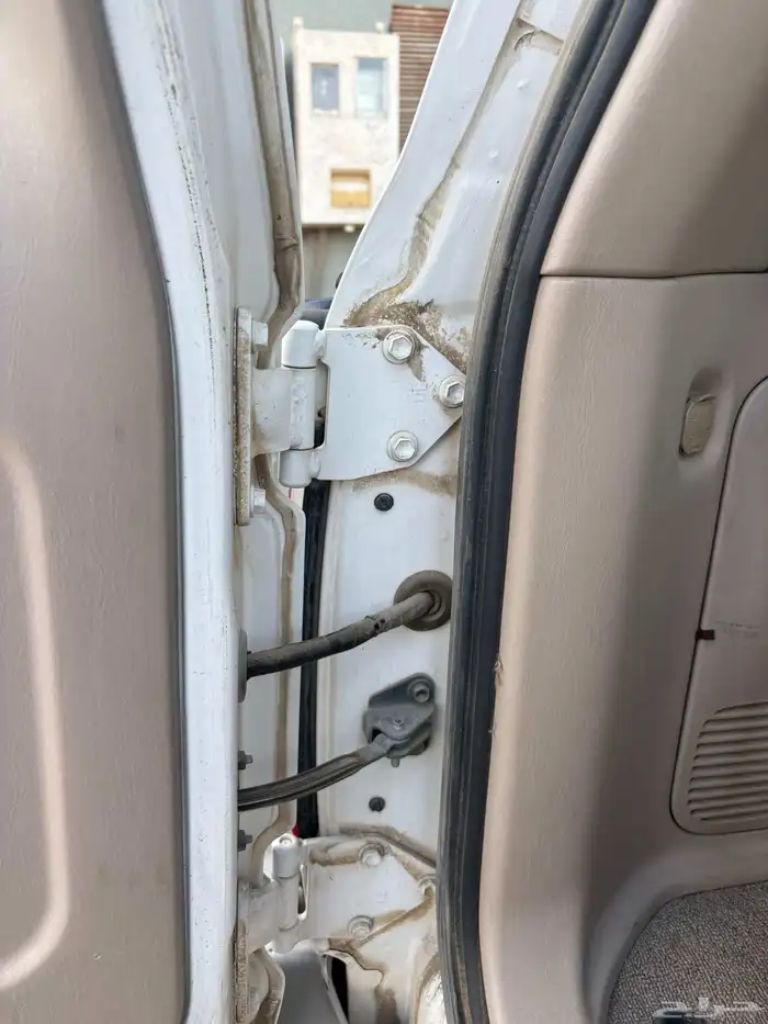 للبيع جكسار مخزن 2001 عداد سعودي 14