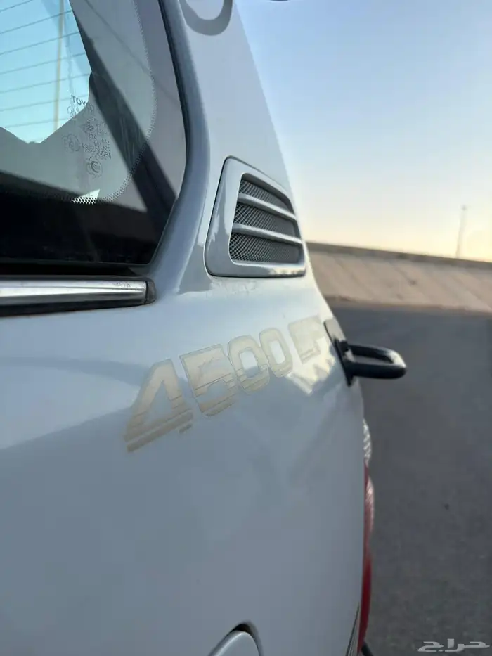 للبيع جكسار مخزن 2001 عداد سعودي 43