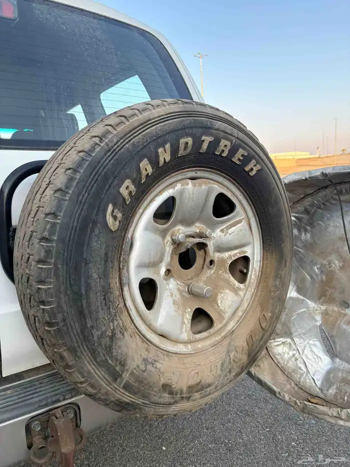 للبيع جكسار مخزن 2001 عداد سعودي 5