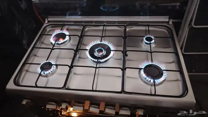 فرن 5 عيون ايطالي استخدام نظيف شغال على الشرط مقاس 90 في 60 0