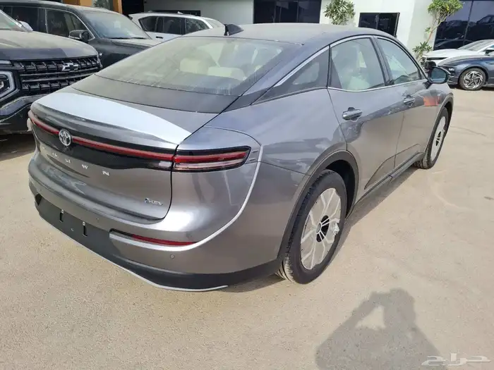 تويوتا كراون باريوم 2026 3