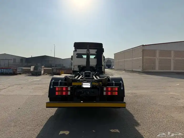 للبيع شاحنة مرسيدس أكتروس الموديل 2011 3