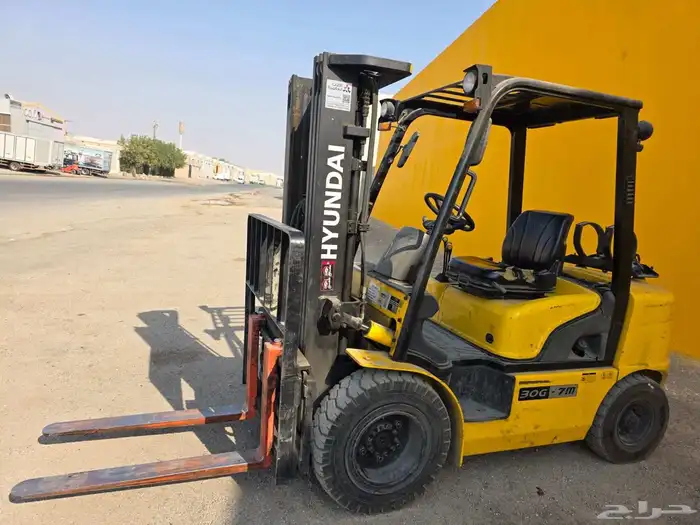 رافعة فوركلفت هونداي موديل 2016 3طن ارتفاع 5متر 7