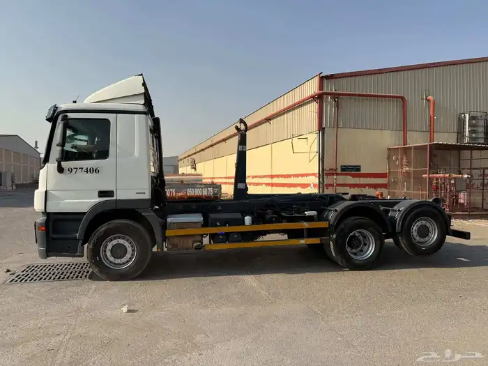 للبيع شاحنة مرسيدس أكتروس الموديل 2011 5