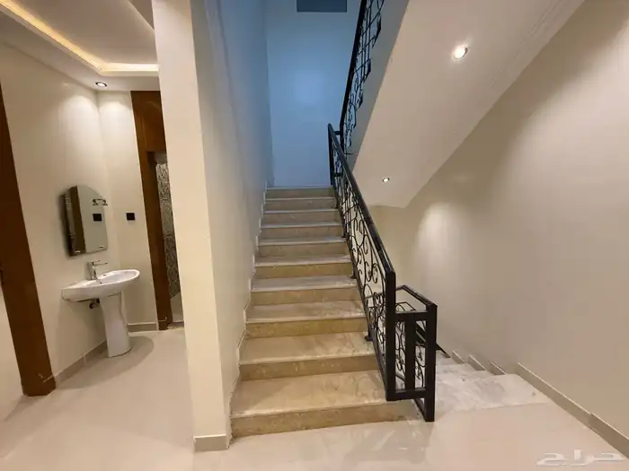 فيلا درج صالة و شقتين زاوية مقابل مسجد و مرفق 350 متر 24