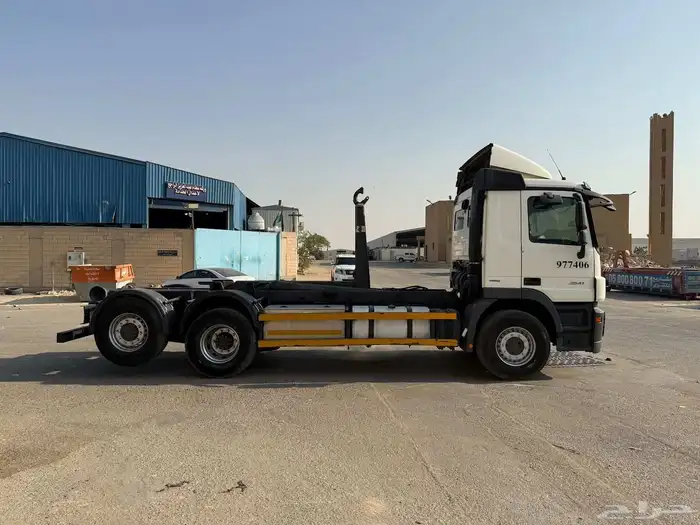 للبيع شاحنة مرسيدس أكتروس الموديل 2011 6